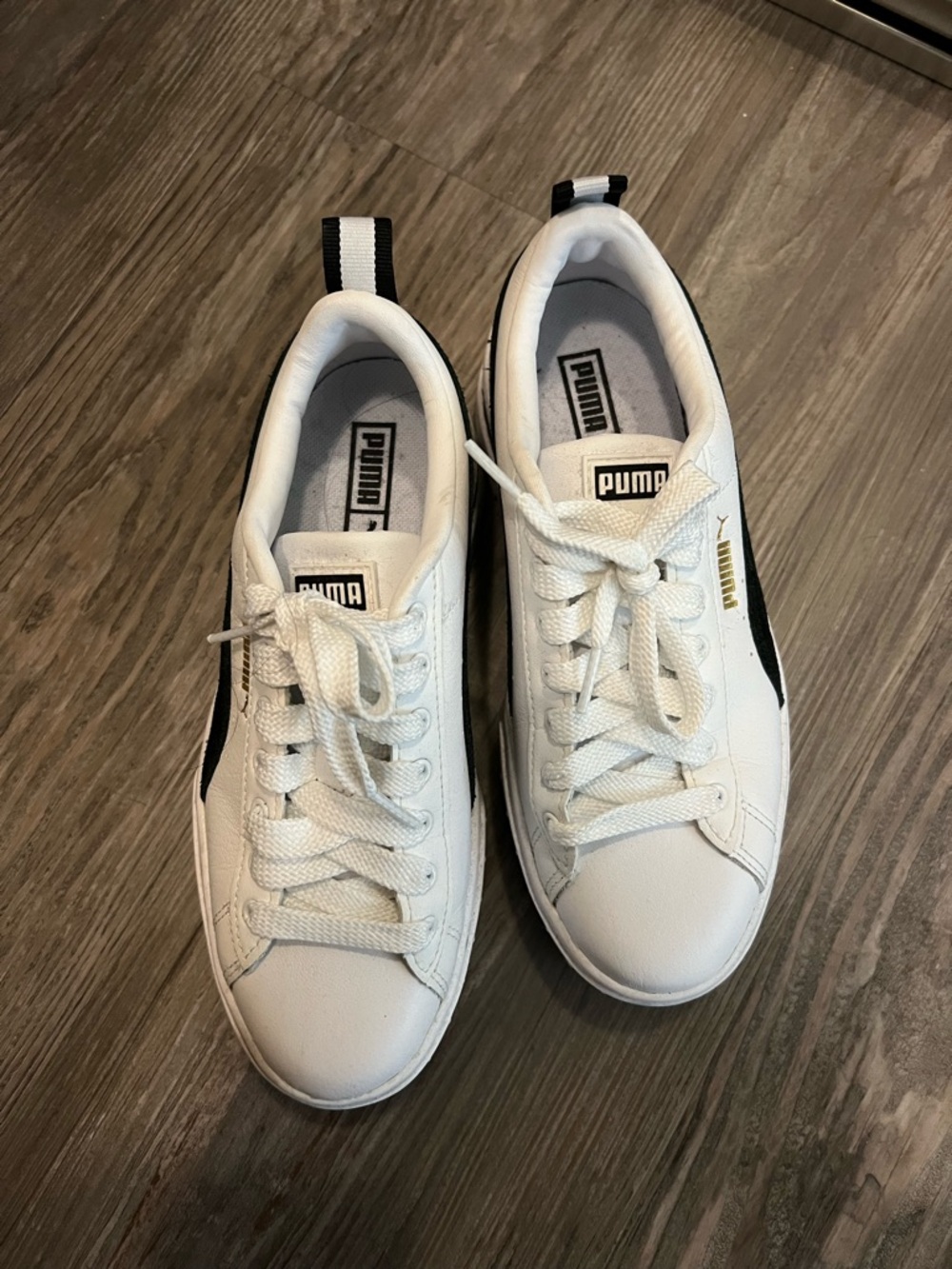 Puma women’s Mayze Leather black & white